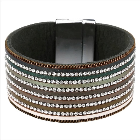 RHINESTONE MAGNETIC LEATHER BRACELET - Picture 1 of 2
